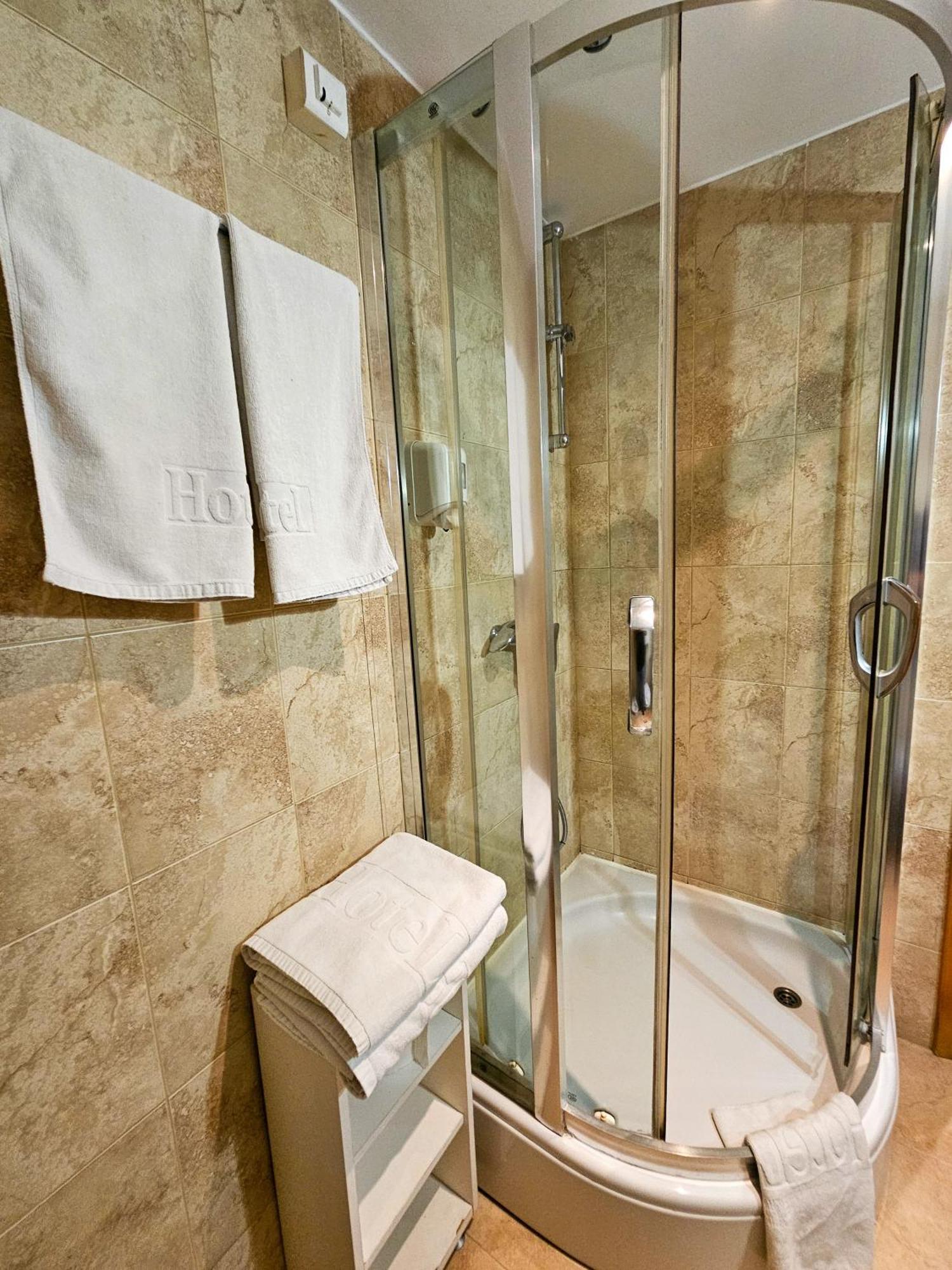 Mali Hotel Bambis Ποντγορίτσα Εξωτερικό φωτογραφία